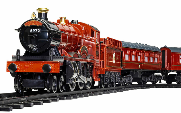 Image of Hornby Harry Potter Hogwarts Express Set Remote Controlled ‘0' Gauge